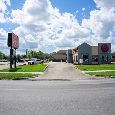 Regency Inn & Suites By Oyo Bay City Tx Экстерьер фото