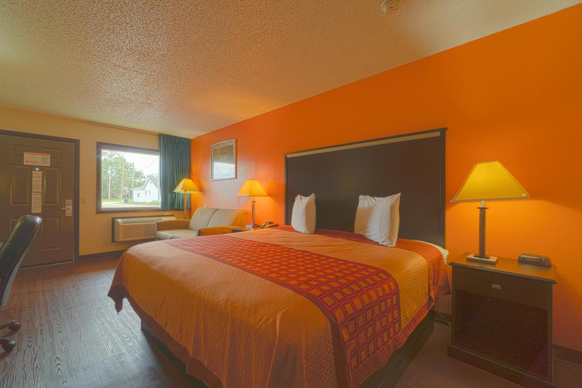 Regency Inn & Suites By Oyo Bay City Tx Экстерьер фото