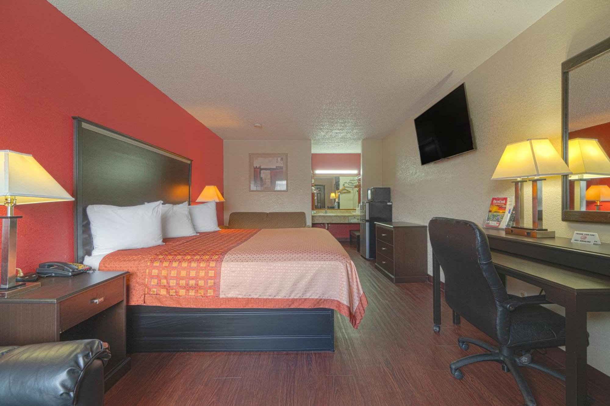 Regency Inn & Suites By Oyo Bay City Tx Экстерьер фото