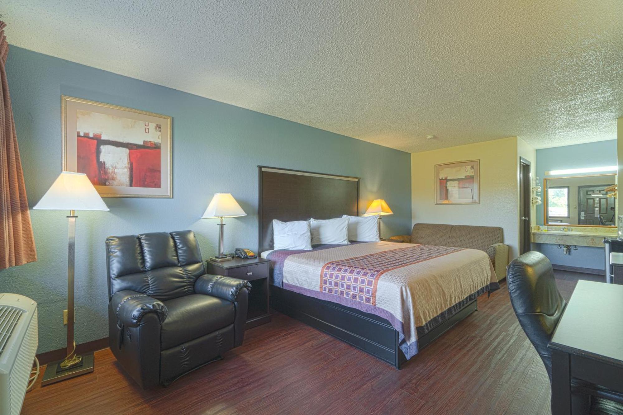 Regency Inn & Suites By Oyo Bay City Tx Экстерьер фото