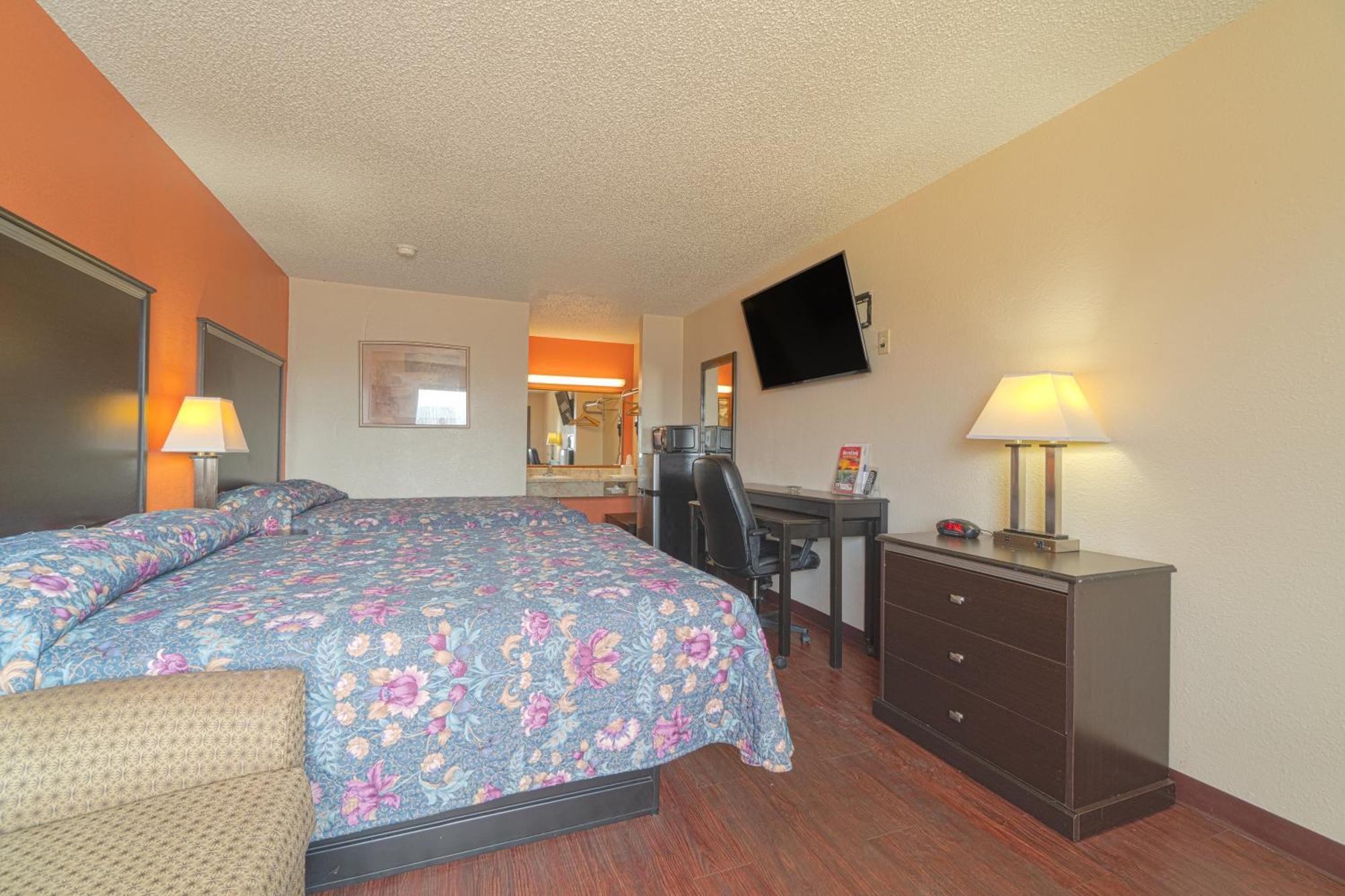 Regency Inn & Suites By Oyo Bay City Tx Экстерьер фото
