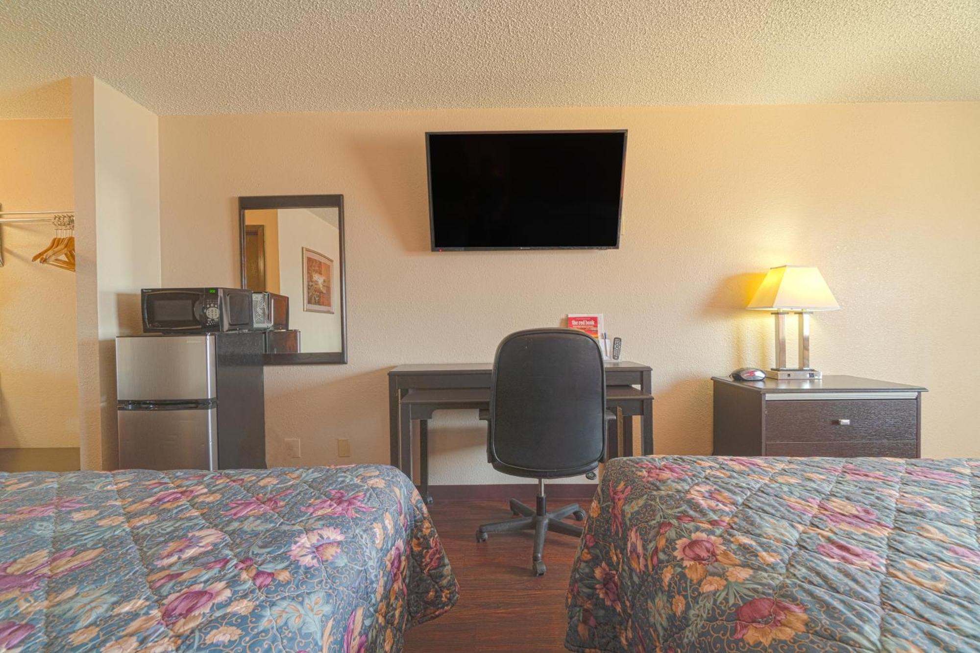 Regency Inn & Suites By Oyo Bay City Tx Экстерьер фото