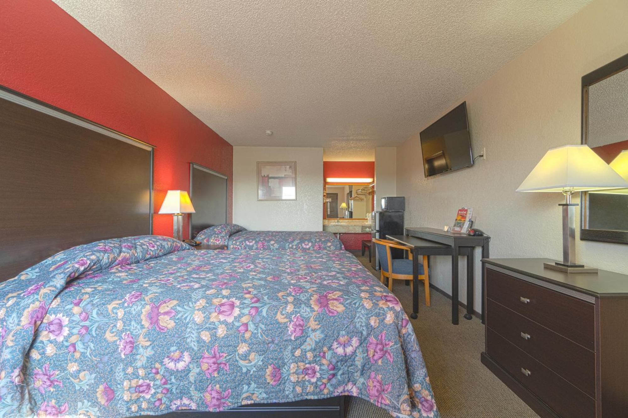 Regency Inn & Suites By Oyo Bay City Tx Экстерьер фото