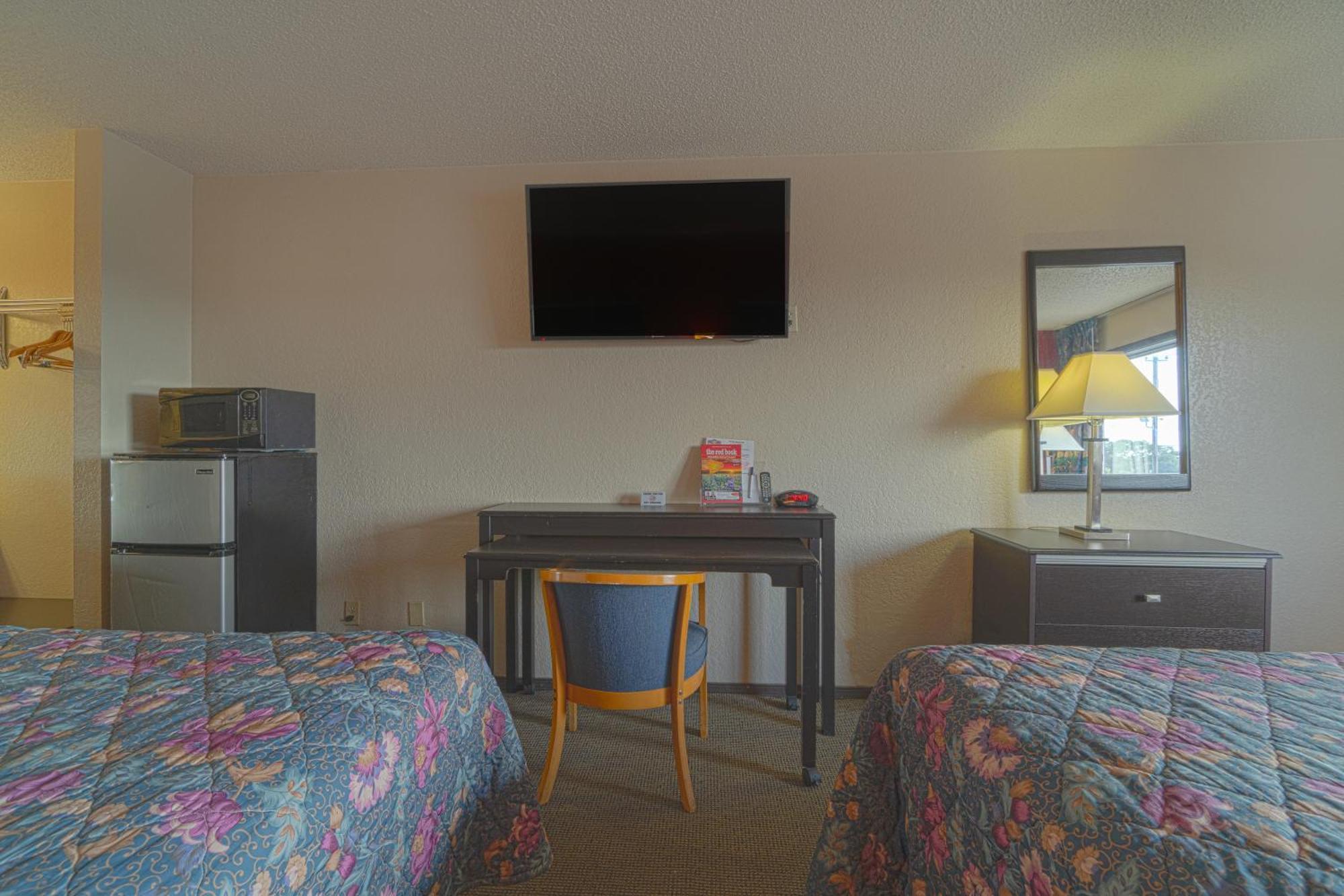 Regency Inn & Suites By Oyo Bay City Tx Экстерьер фото