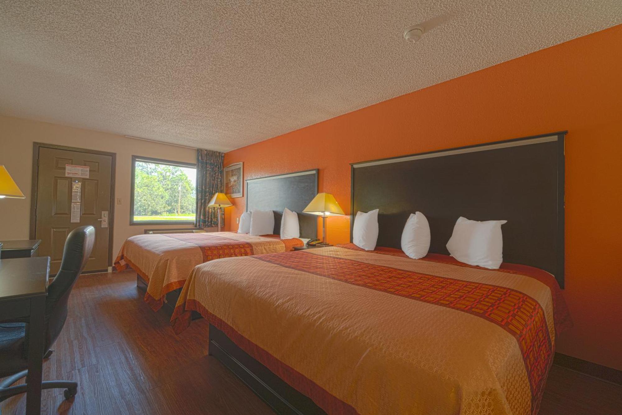 Regency Inn & Suites By Oyo Bay City Tx Экстерьер фото