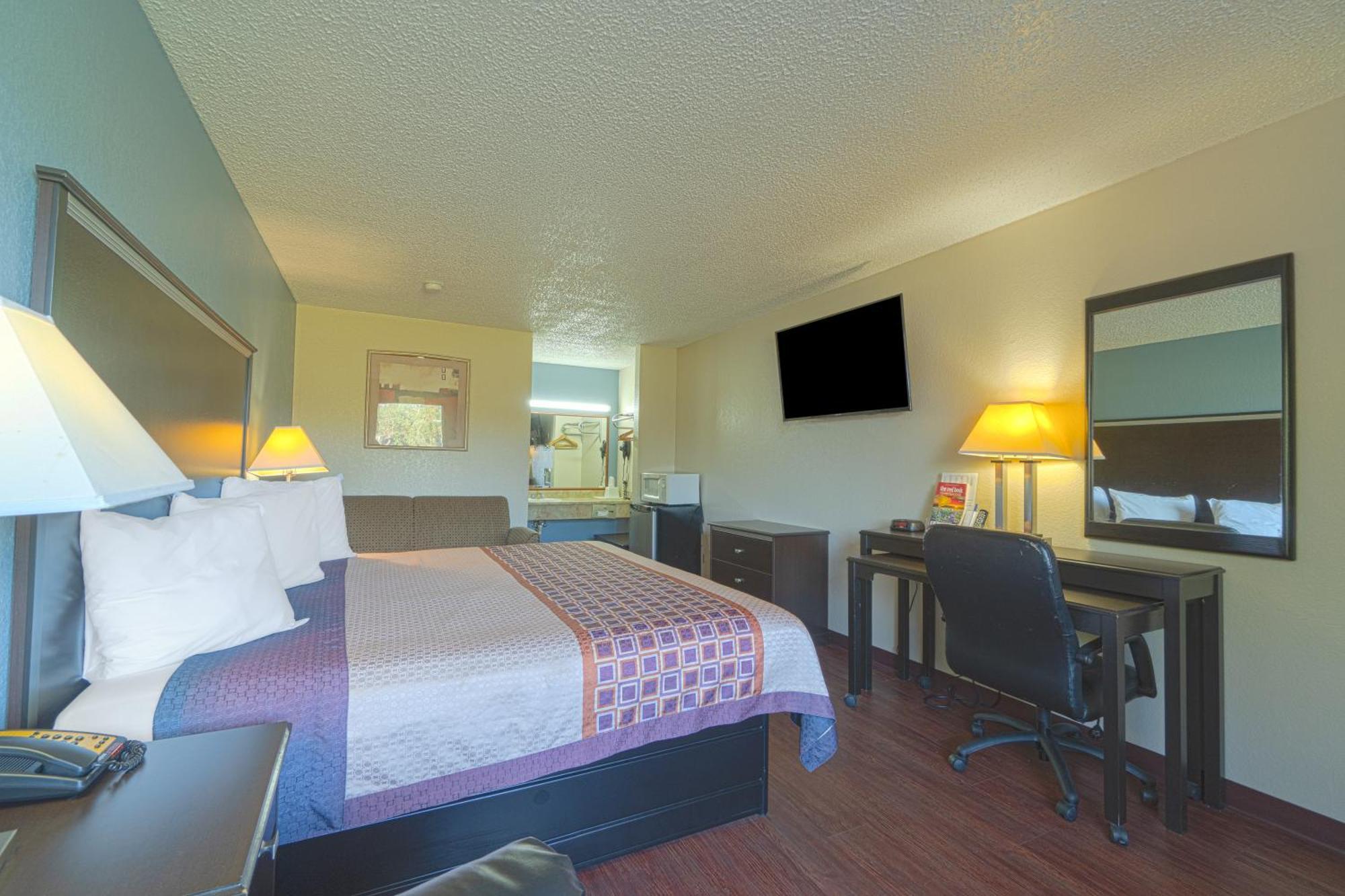 Regency Inn & Suites By Oyo Bay City Tx Экстерьер фото