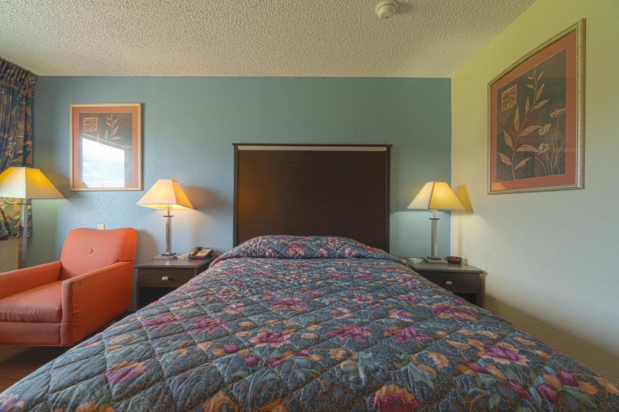 Regency Inn & Suites By Oyo Bay City Tx Экстерьер фото