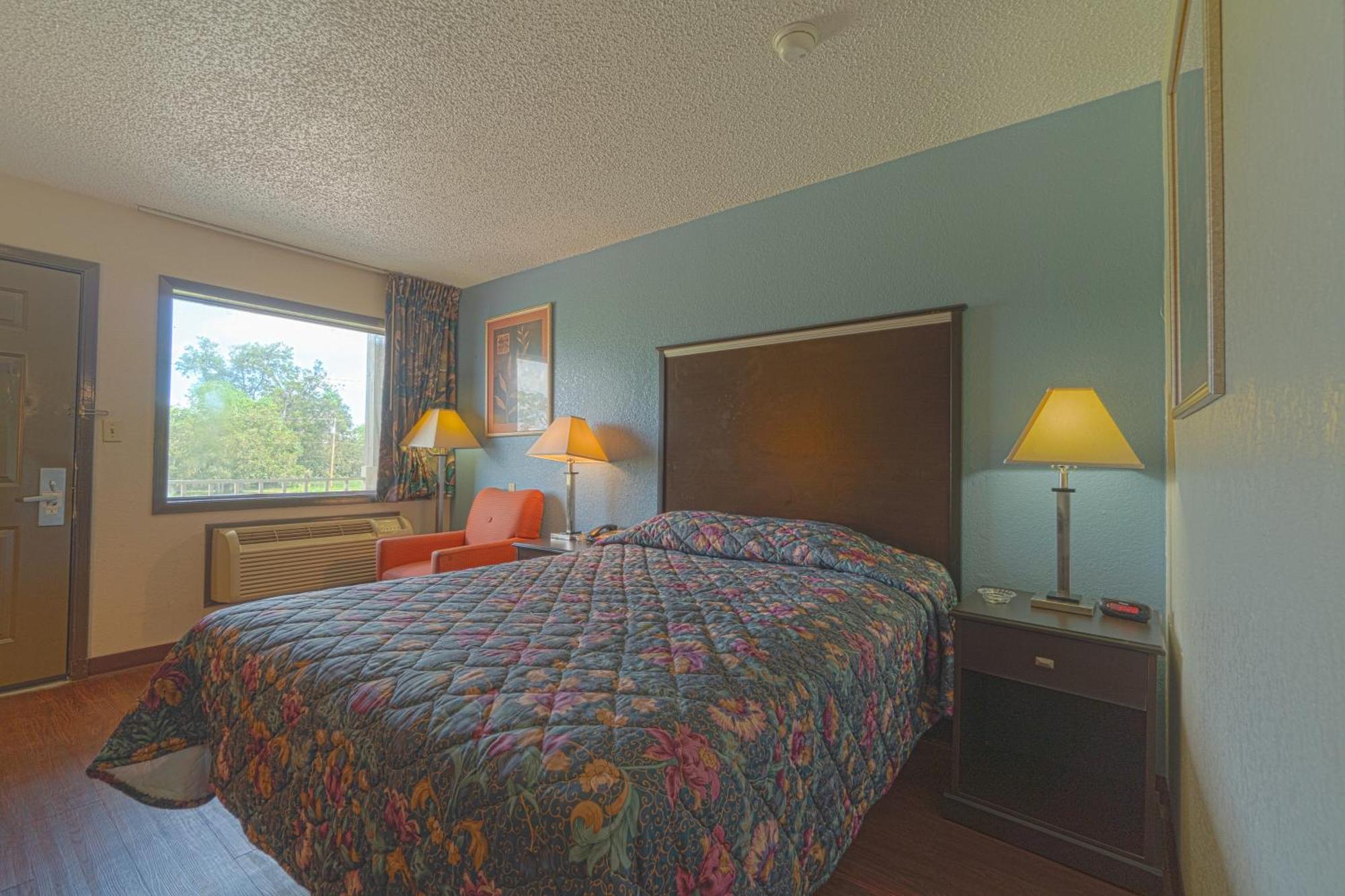 Regency Inn & Suites By Oyo Bay City Tx Экстерьер фото