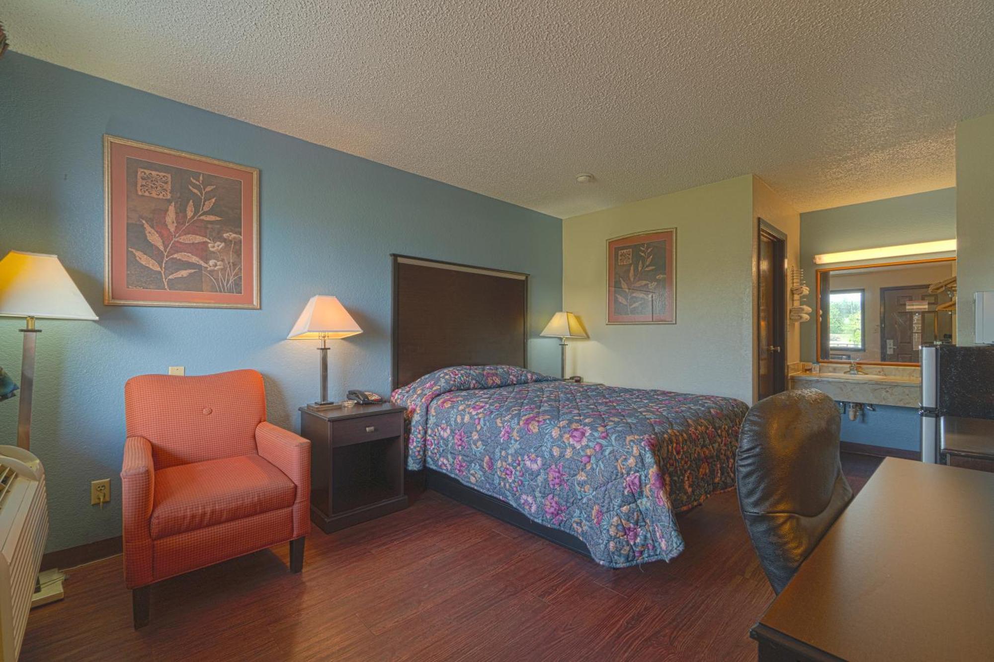 Regency Inn & Suites By Oyo Bay City Tx Экстерьер фото
